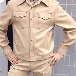 Leisure Suit
Chest- 42-44"
Waist- 34”
Length- 33"